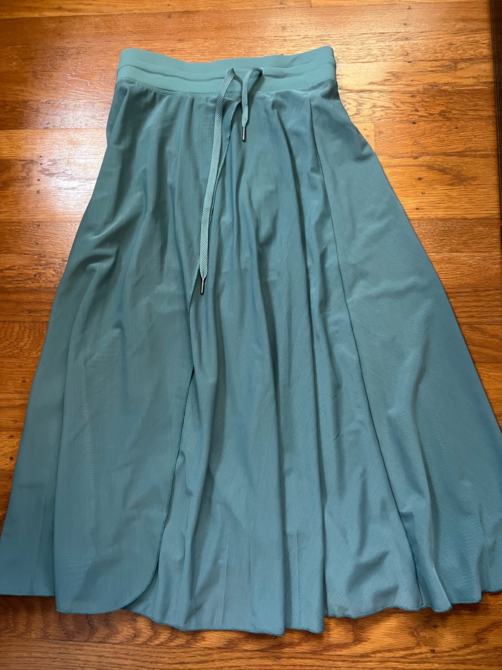HALARA Breezeful Teal High-Waisted Drawstring Pleated Midi Skirt.